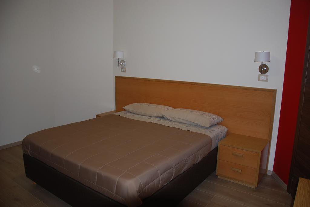 Guest House Caracas Lorica Exteriör bild