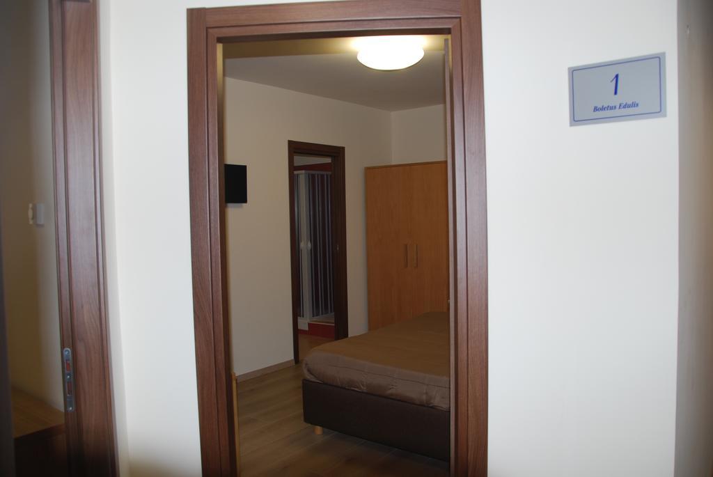 Guest House Caracas Lorica Exteriör bild